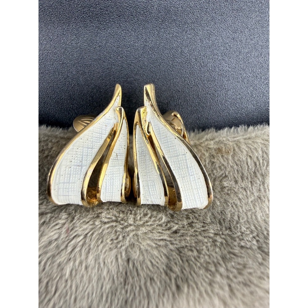 Vintage Boucher Clip On‎ Earrings Gold Tone White Enamel
